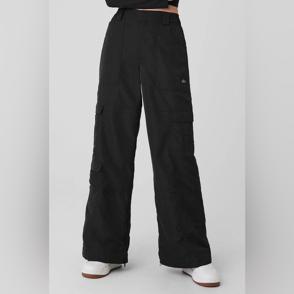 Alo Yoga High-Waist Ski-Moto Puffer Pants in Black XS